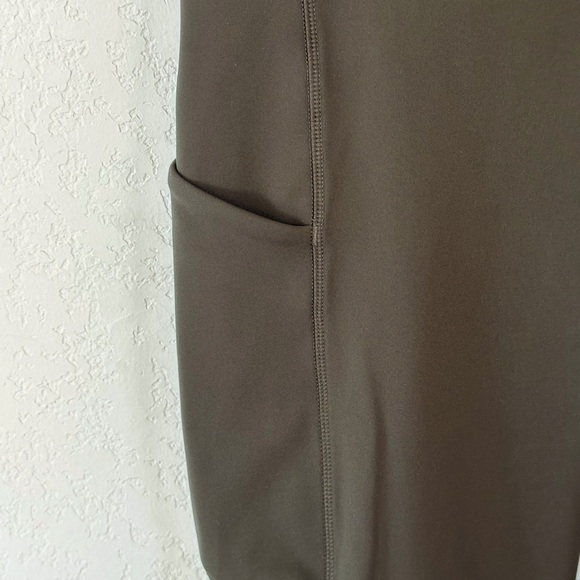 Lululemon - Picture 3 of 8